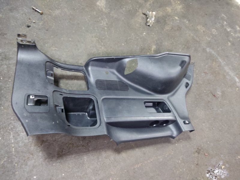 Обшивка багажника Toyota Land Cruiser 2008 200