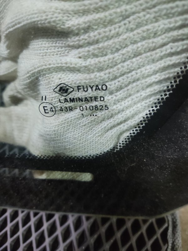 Лобовое стекло Toyota Land Cruiser 2008 200