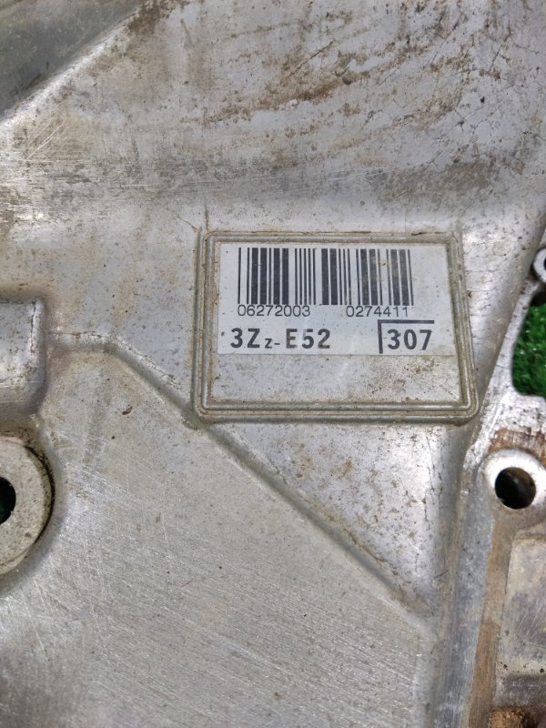 Крышка двигателя Toyota Corolla E120