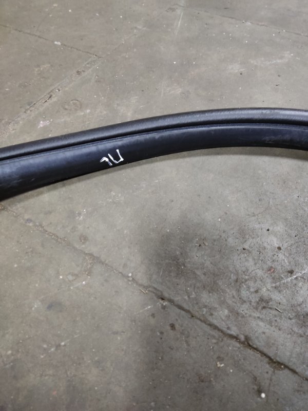 Уплотнитель дверного проема Jeep Grand Cherokee 2012 WK2