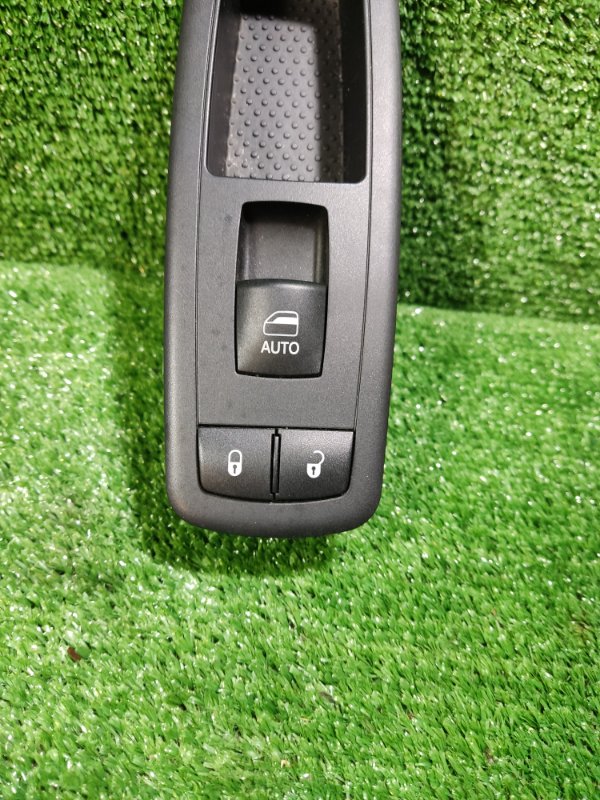 Кнопка стеклоподъемника Jeep Grand Cherokee 2012 WK2