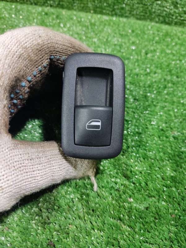 Кнопка стеклоподъемника Jeep Grand Cherokee 2012 WK2