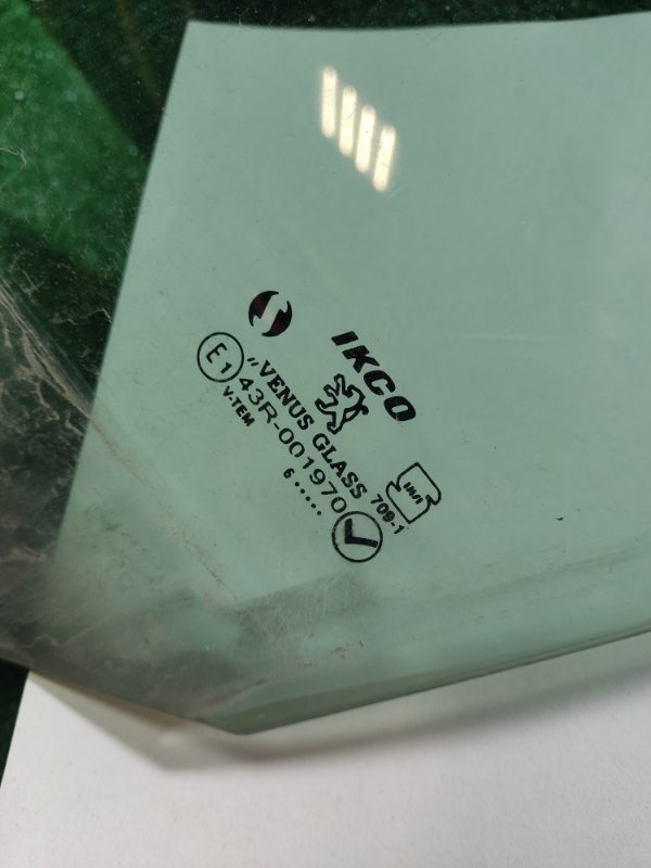 Стекло двери Peugeot 206 2008