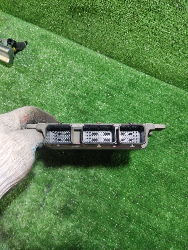 Блок управления двигателем Nissan Bluebird Sylphy