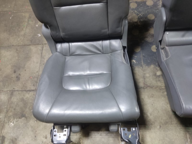 Задние сидения Toyota Land Cruiser 2008 200