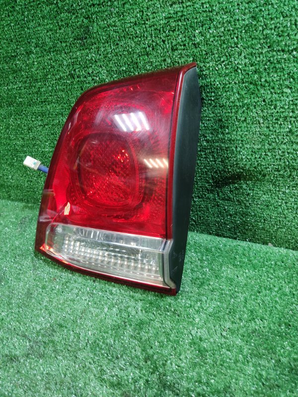 Фонарь внутренний Toyota Land Cruiser 2008 200