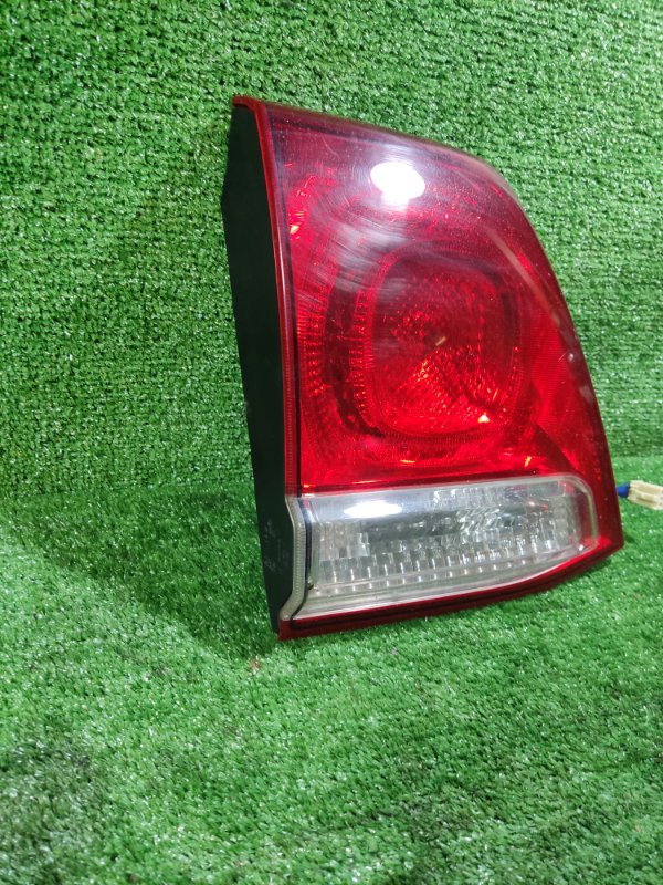Фонарь внутренний Toyota Land Cruiser 2008 200