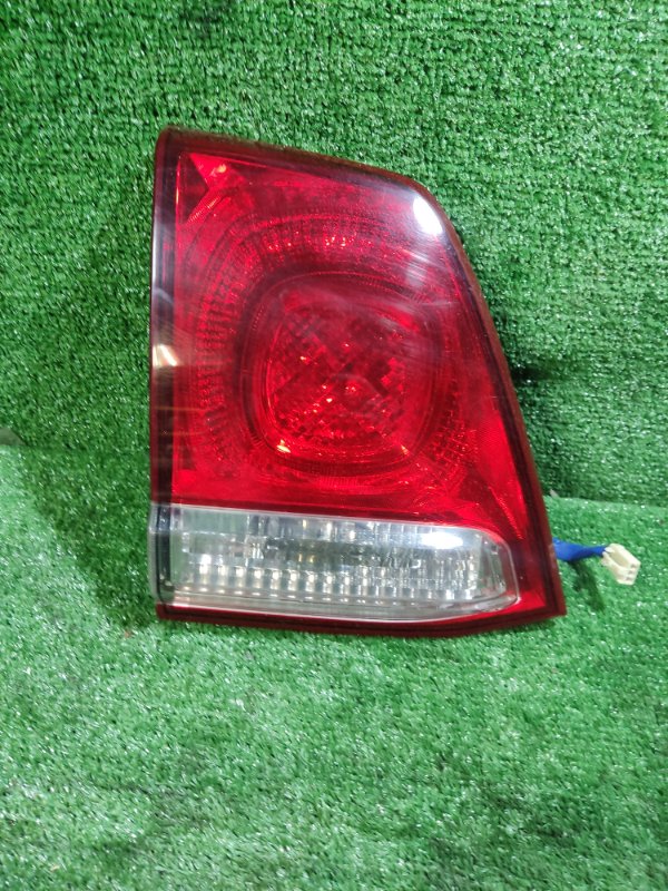 Фонарь внутренний Toyota Land Cruiser 2008 200