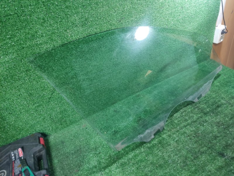 Стекло двери Volkswagen Polo 2006 4