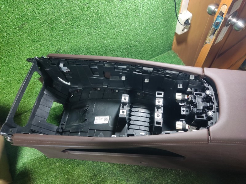 Консоль центральная Chery Tiggo 2023 8 Pro Max