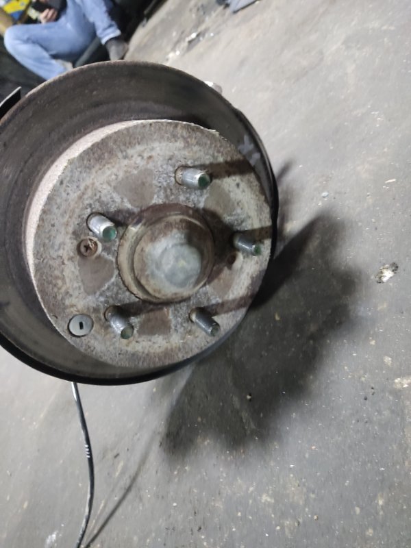 Кулак задний Hyundai Tucson 2008 JМ