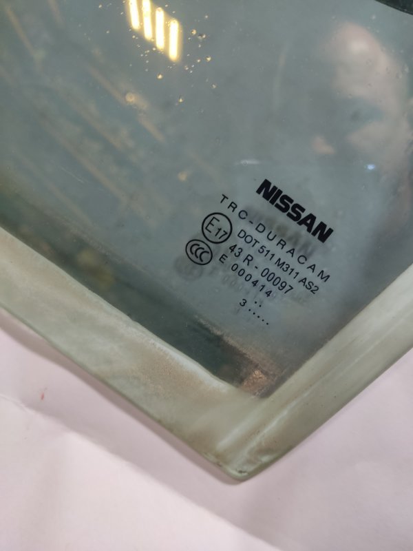 Стекло двери Nissan Almera 2013 G15