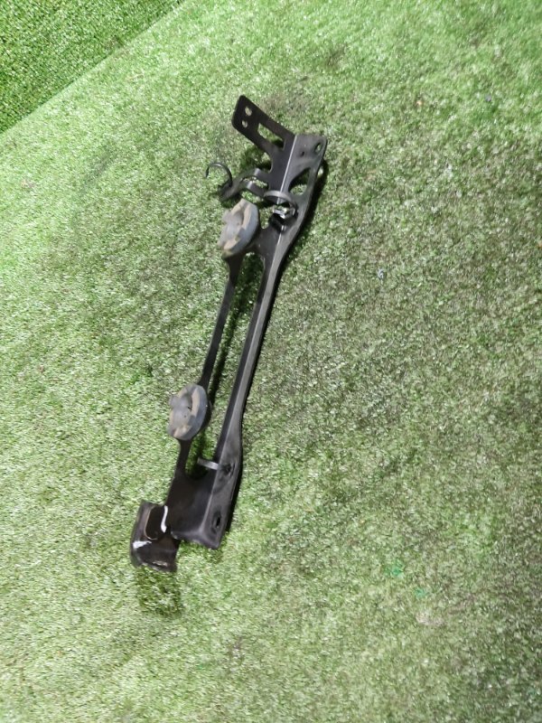 Крепление крышки двигателя декоративной Nissan Sylphy TB17