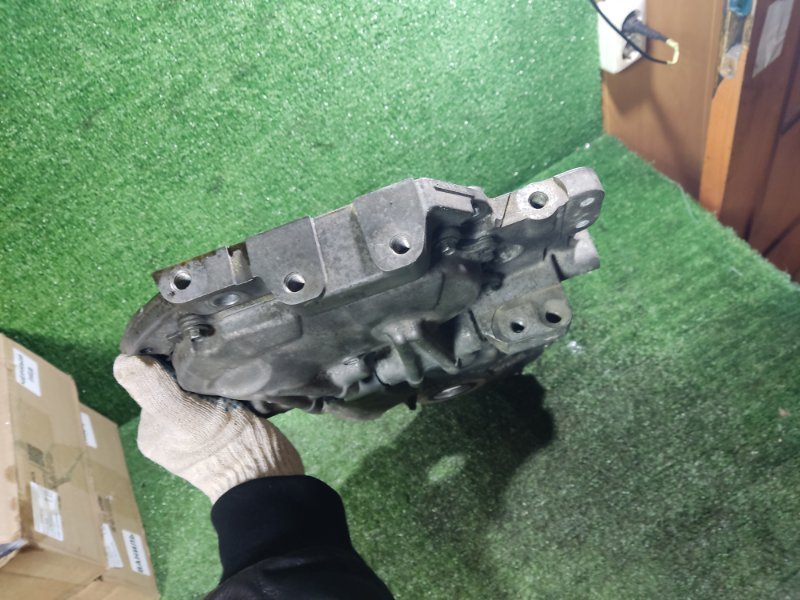 Крышка цепи ГРМ Nissan Serena C26
