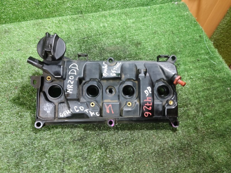 Клапанная крышка Nissan Serena C26