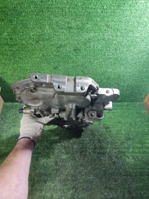 Крышка цепи ГРМ Nissan Serena C26