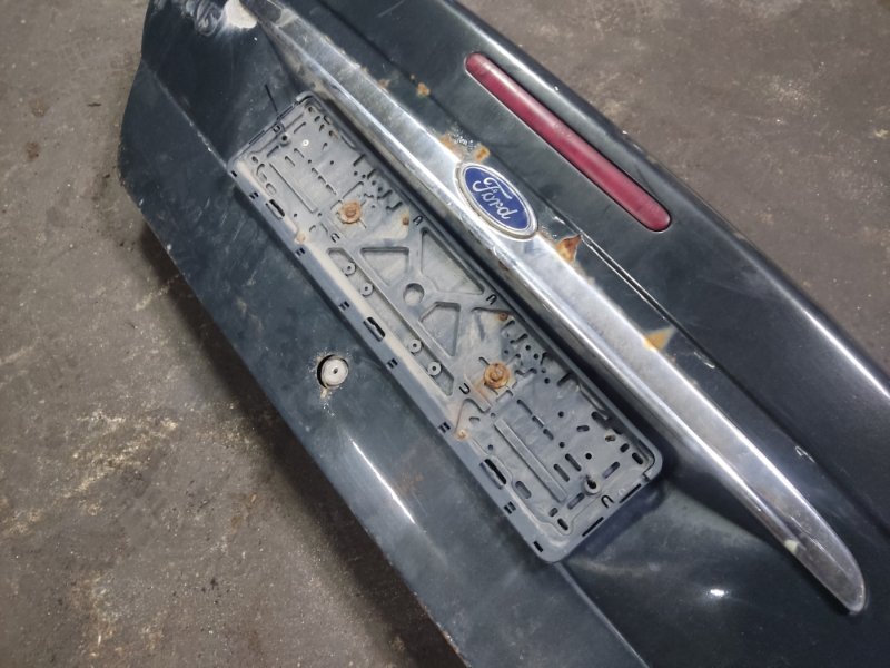 Крышка багажника Ford Focus 2005 1