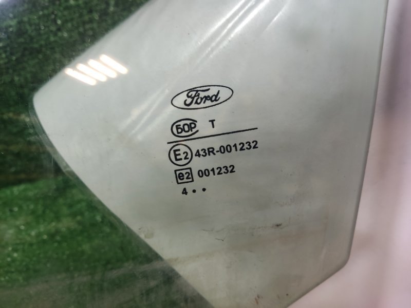 Стекло двери Ford Focus 2005 1