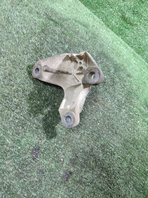 Кронштейн МКПП Ford Focus 2005 1