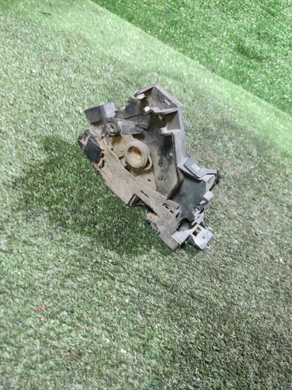 Замок двери Ford Focus 2005 1