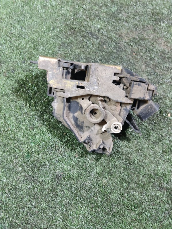 Замок двери Ford Focus 2005 1
