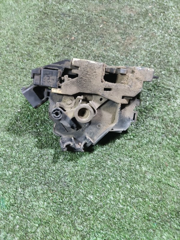 Замок двери Ford Focus 2005 1