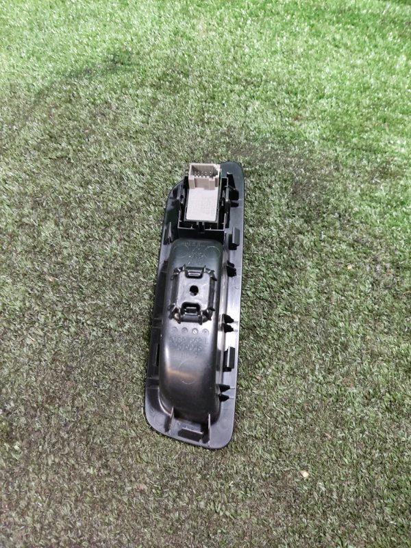 Кнопка стеклоподъемника Geely Atlas 2018 NL-3