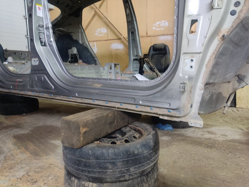 Центральная стойка с частью порога HAVAL F7X 2022