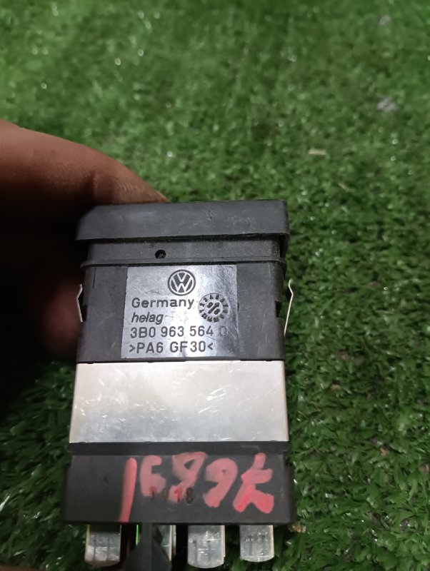 Кнопка обогрева сидений Volkswagen Passat B5