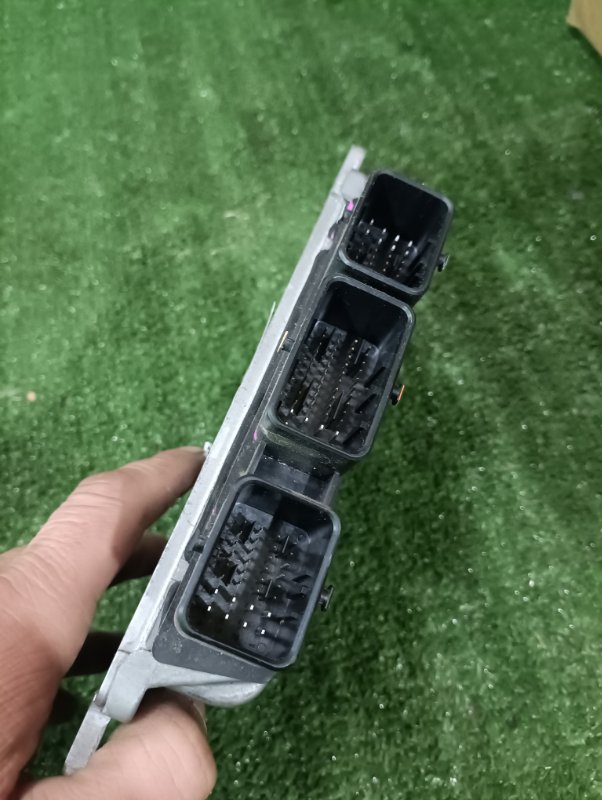 Блок управления двигателем Nissan Serena C25
