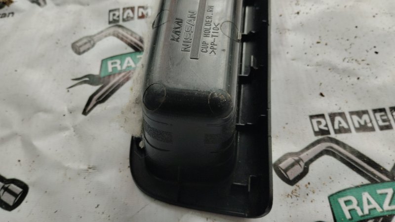 Подстаканник Nissan Serena 2006 с25