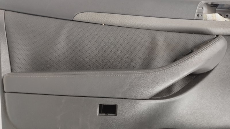 Обшивка боковой двери Toyota Avensis T25