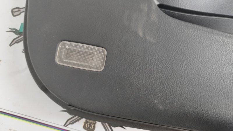 Обшивка боковой двери Toyota Avensis T25