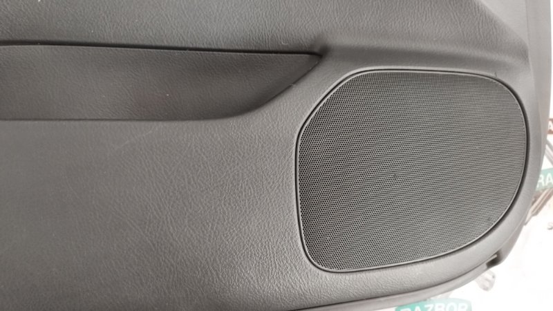 Обшивка боковой двери Toyota Avensis T25