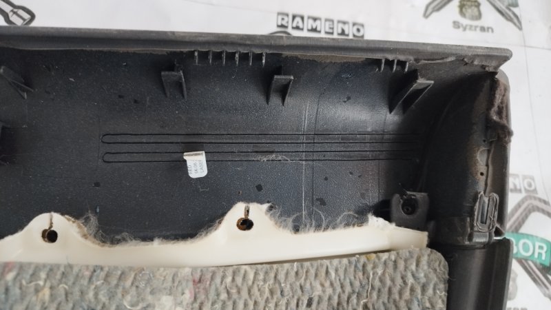 Обшивка боковой двери Toyota Avensis T25