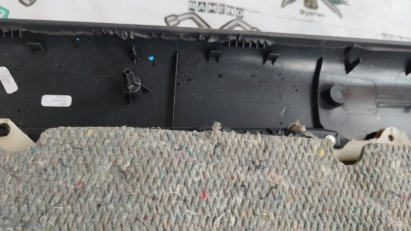 Обшивка боковой двери Toyota Avensis T25