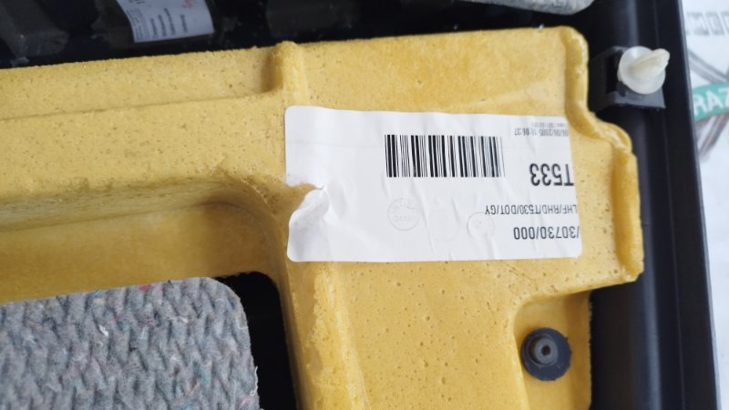 Обшивка боковой двери Toyota Avensis T25