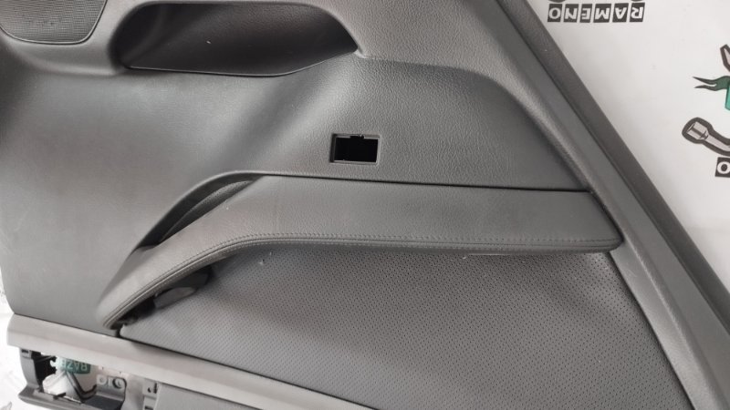 Обшивка боковой двери Toyota Avensis T25