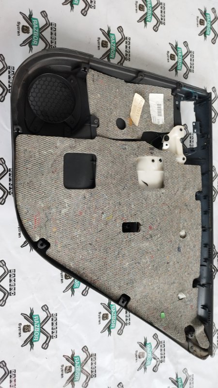 Обшивка боковой двери Toyota Avensis T25