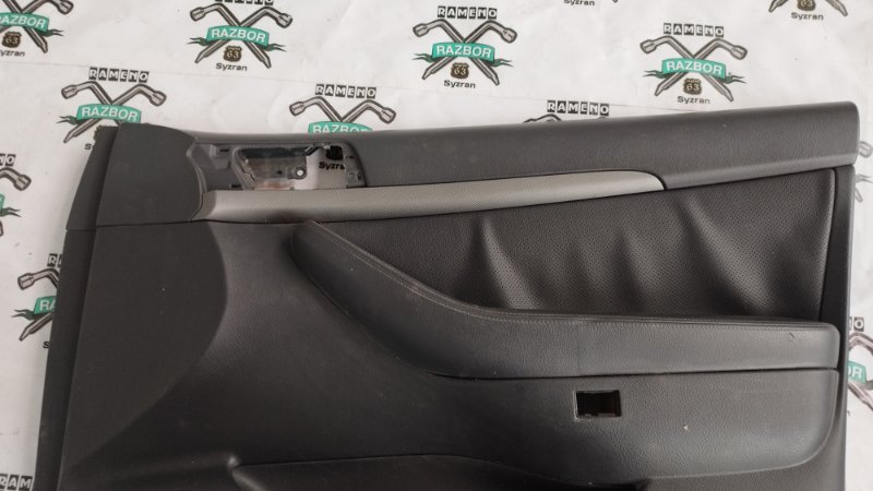 Обшивка боковой двери Toyota Avensis T25