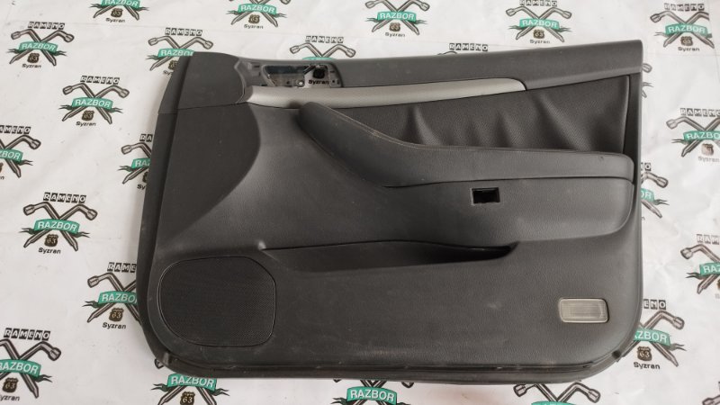 Обшивка боковой двери Toyota Avensis T25