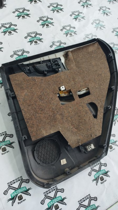 Обшивка боковой двери Nissan Murano 2005 Z50