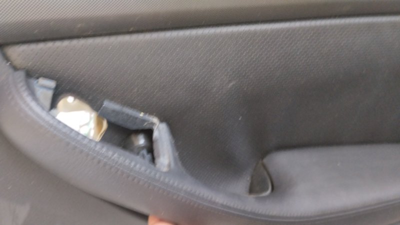 Обшивка боковой двери Toyota Avensis T25