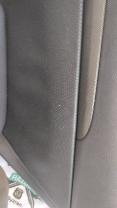 Обшивка боковой двери Toyota Avensis T25