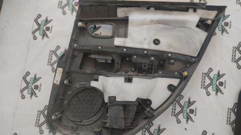 Обшивка боковой двери Mazda 3 BK