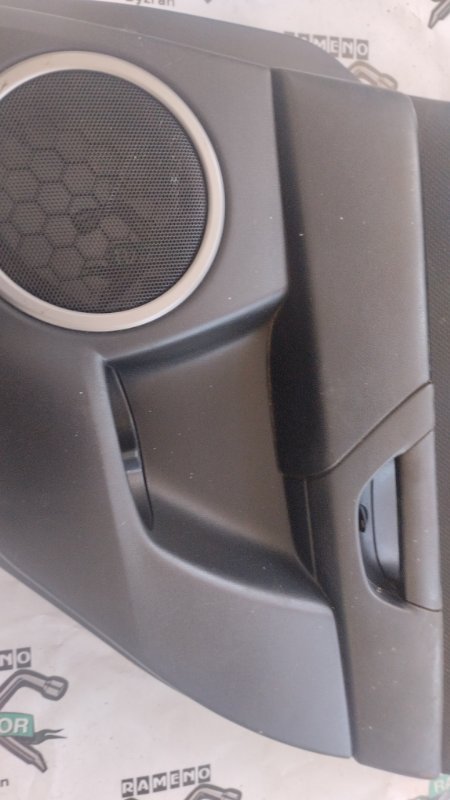Обшивка боковой двери Mazda 3 2006 BK