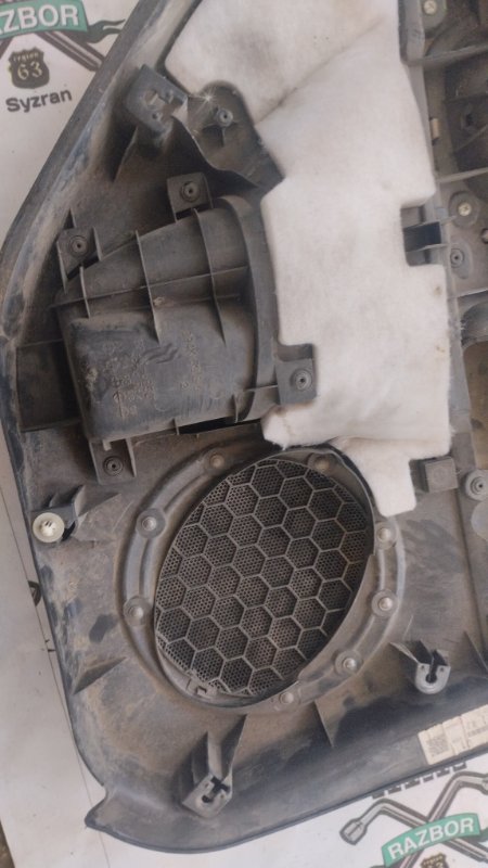 Обшивка боковой двери Mazda 3 2006 BK