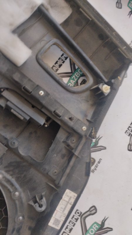 Обшивка боковой двери Mazda 3 2006 BK