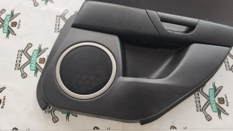 Обшивка боковой двери Mazda 3 BK