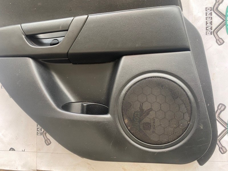 Обшивка боковой двери Mazda 3 BK